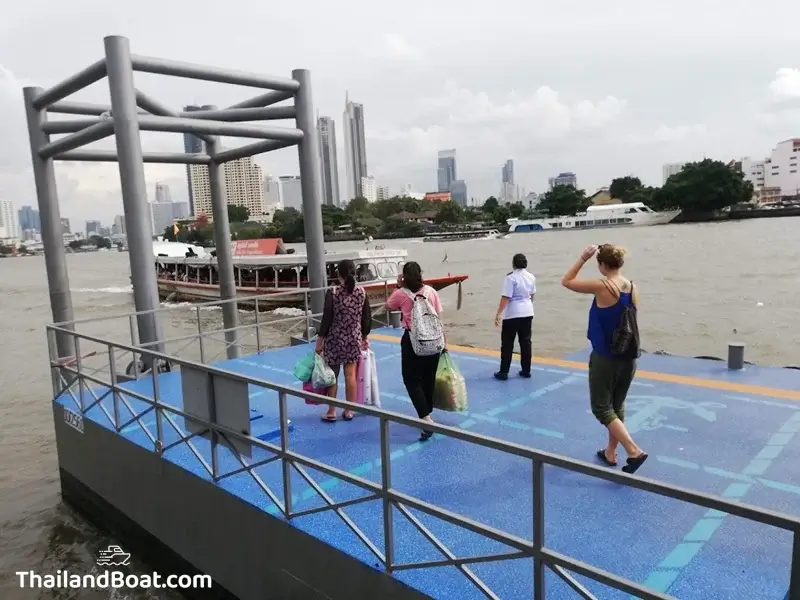 Public Boat Dock at Ratchawong Pier