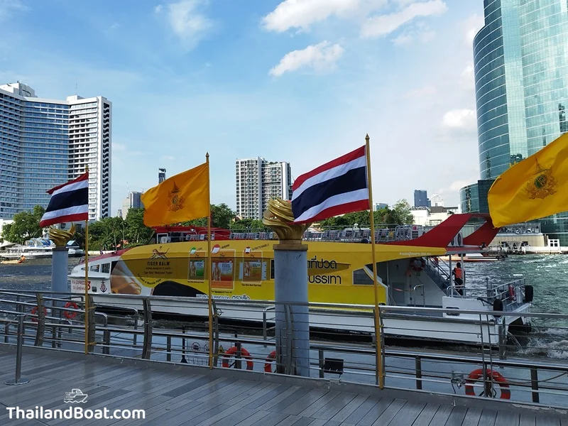 Red Flag Boat by Chao Phraya Express Boat